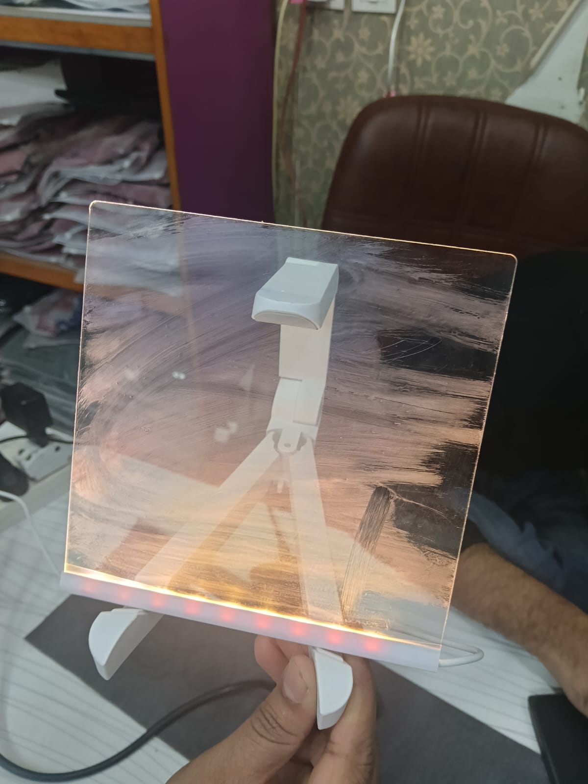 LED Light-Up Writing Board with Erasable Markers – USB Powered Acrylic Message Board for Kids, Notes & Decor (15×15 cm)